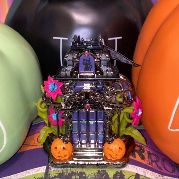 Bath & Body Works Wallflower Plug-In Halloween Haunted House Projector - Picture 10 of 12